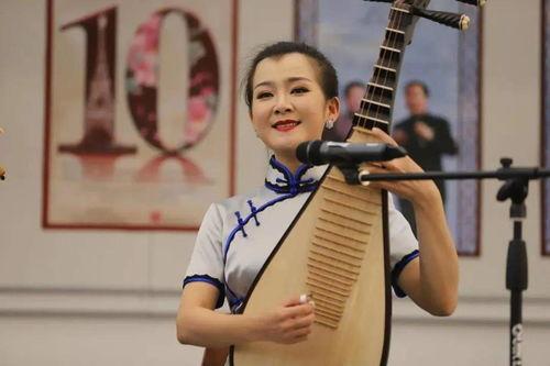 评弹演员解燕生活照,评弹艺术家的优雅风采